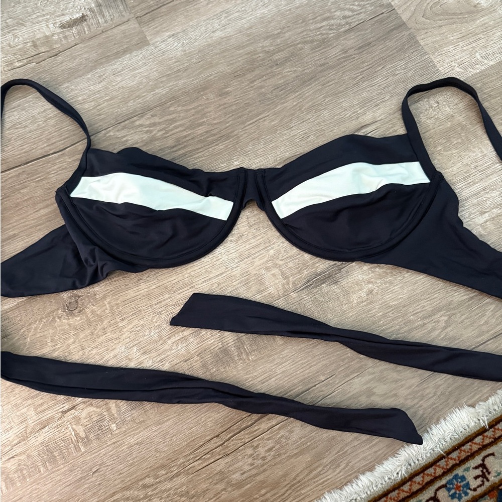 Monday swimwear Maui top V Black and White